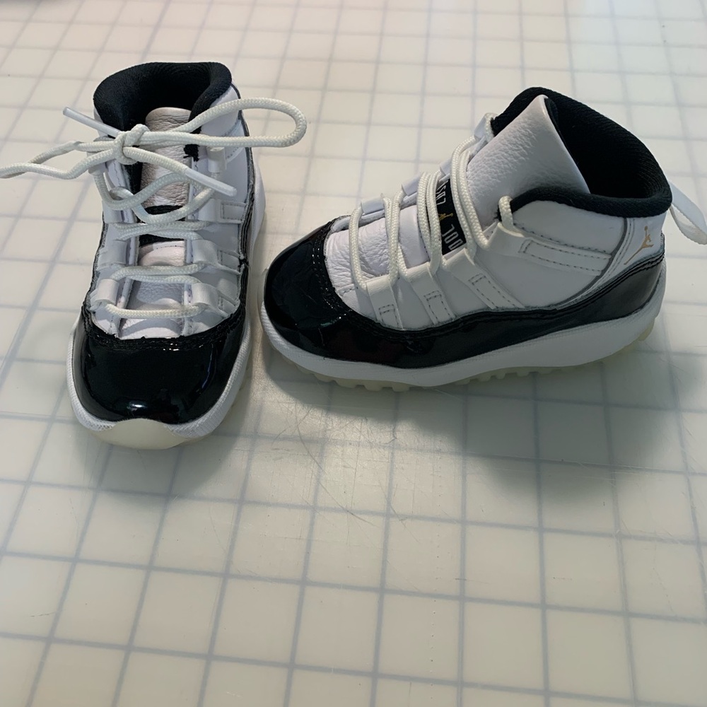 Air Jordan TD) 11 Retro 'Defining Moment DMP 2023 Gratitude Black and White